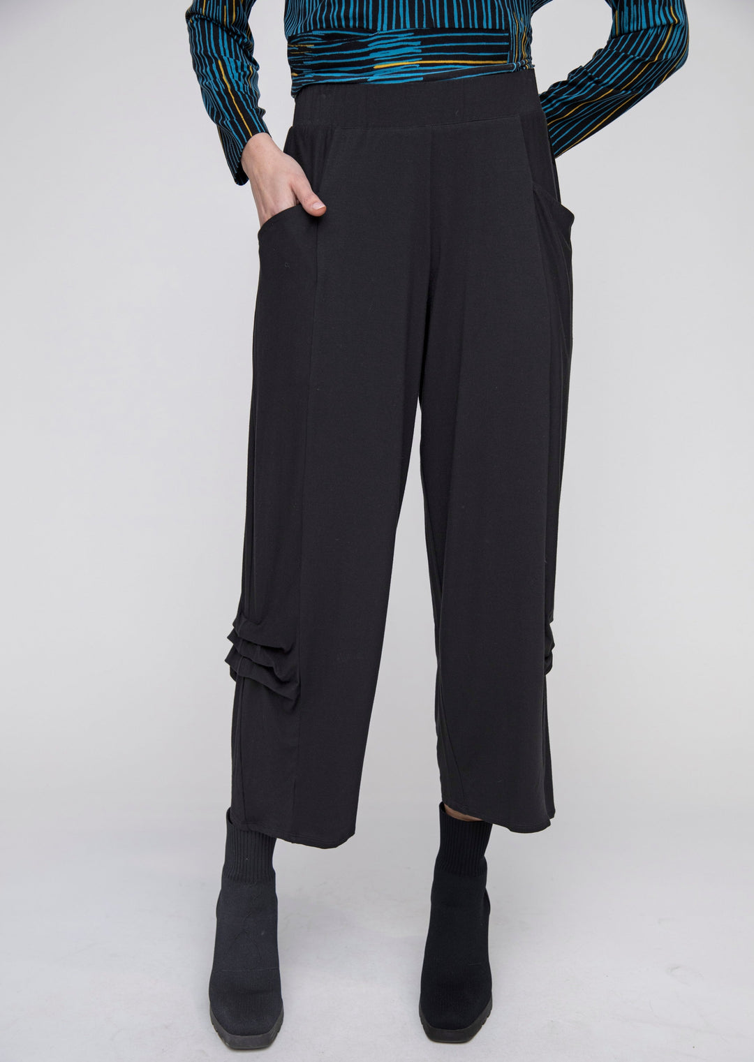 Liv - Side Pleat Pant