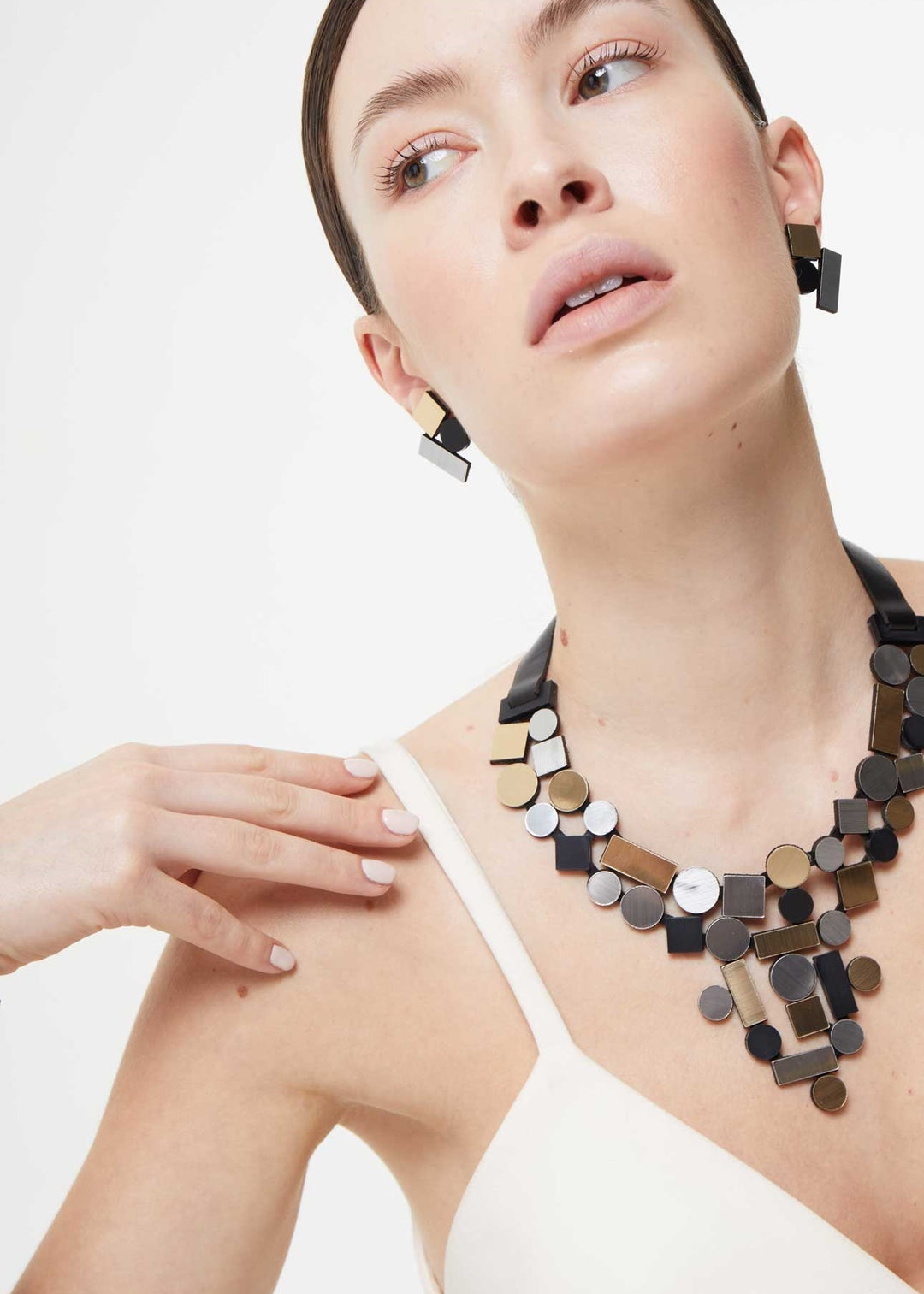 Iskin Sisters - Bauhaus V Necklace