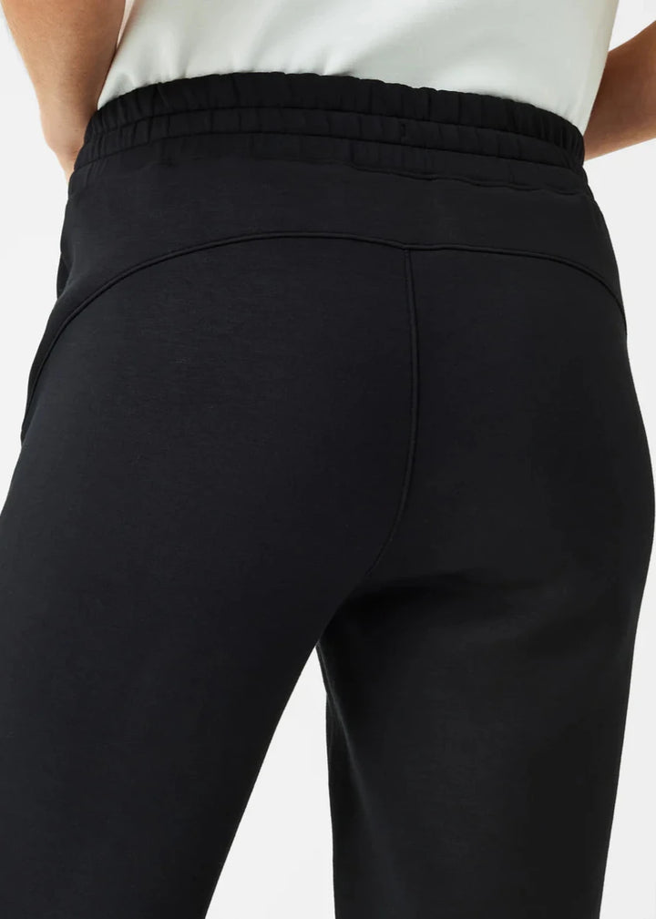 Spanx - AirEssentials Tapered Pant